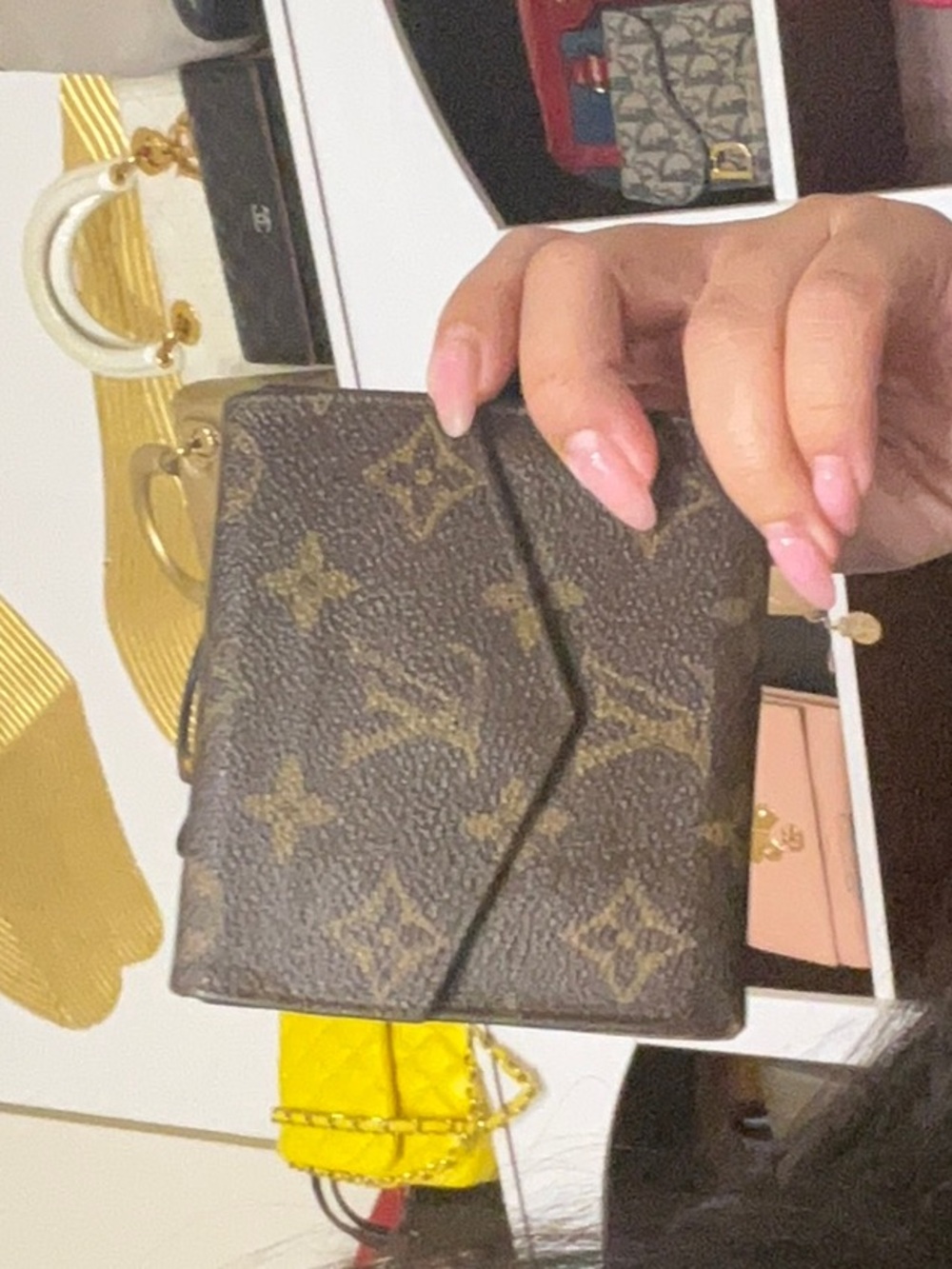 11. Lv Mono Compact Sold As Is Desc In Live No Cancel/returns